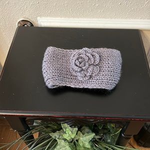 Crochet headband with flower and button closure. Perfect for the winter. EUC